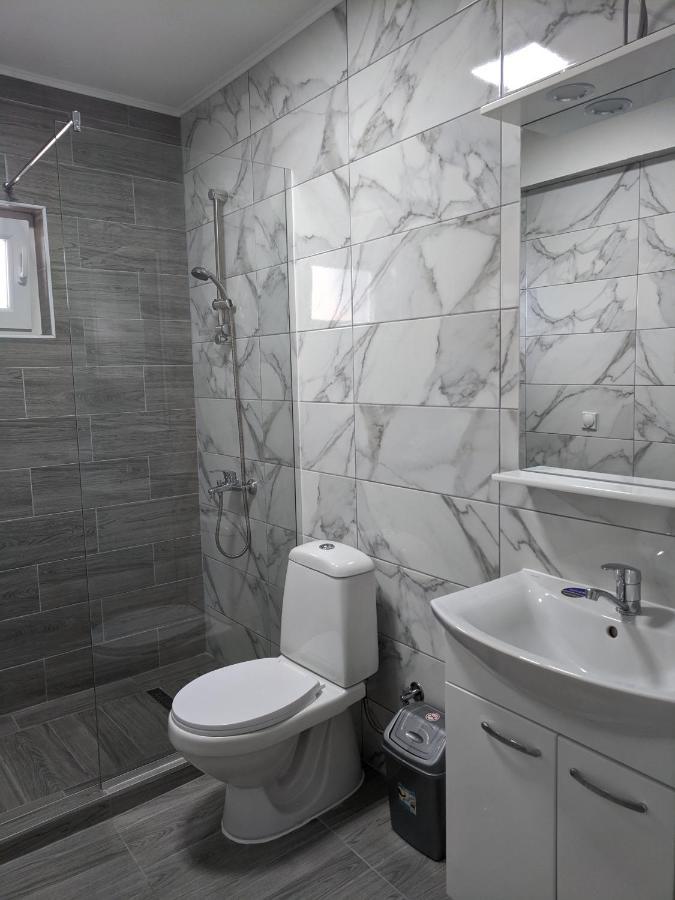 Ajkoski Apartments Pestani Kültér fotó