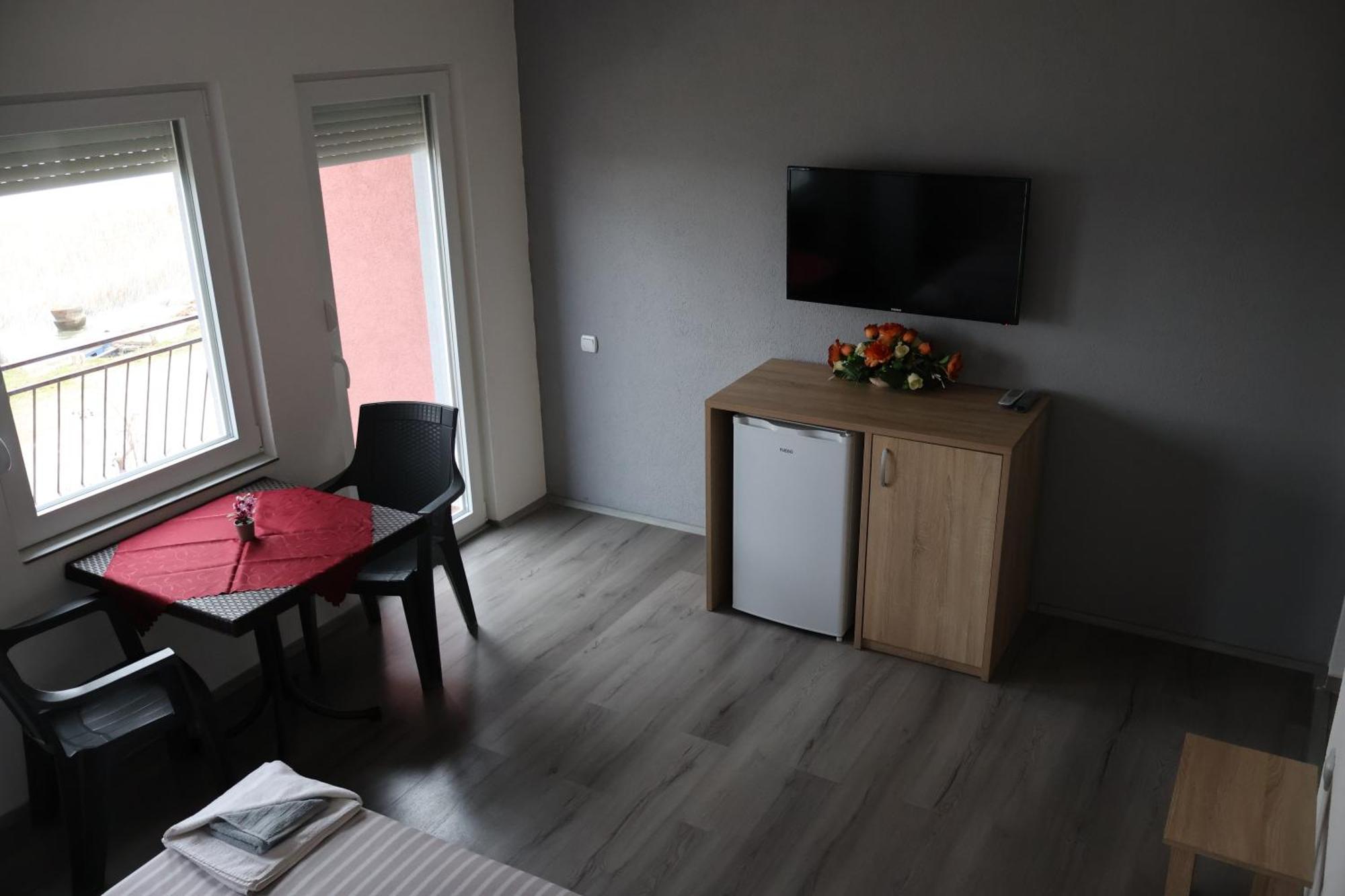 Ajkoski Apartments Pestani Kültér fotó