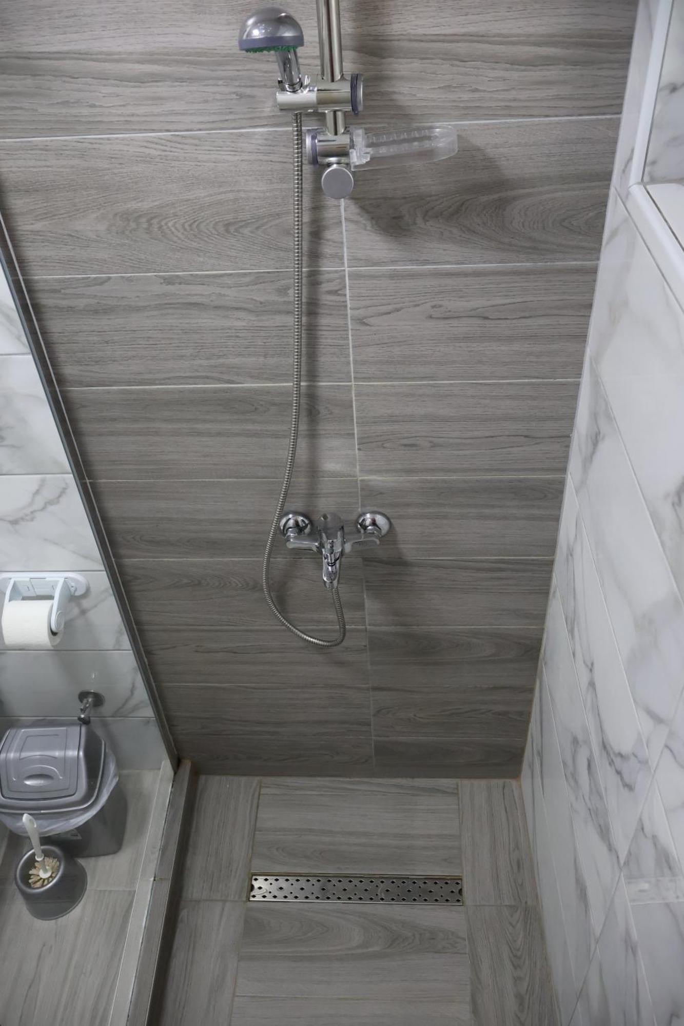 Ajkoski Apartments Pestani Kültér fotó