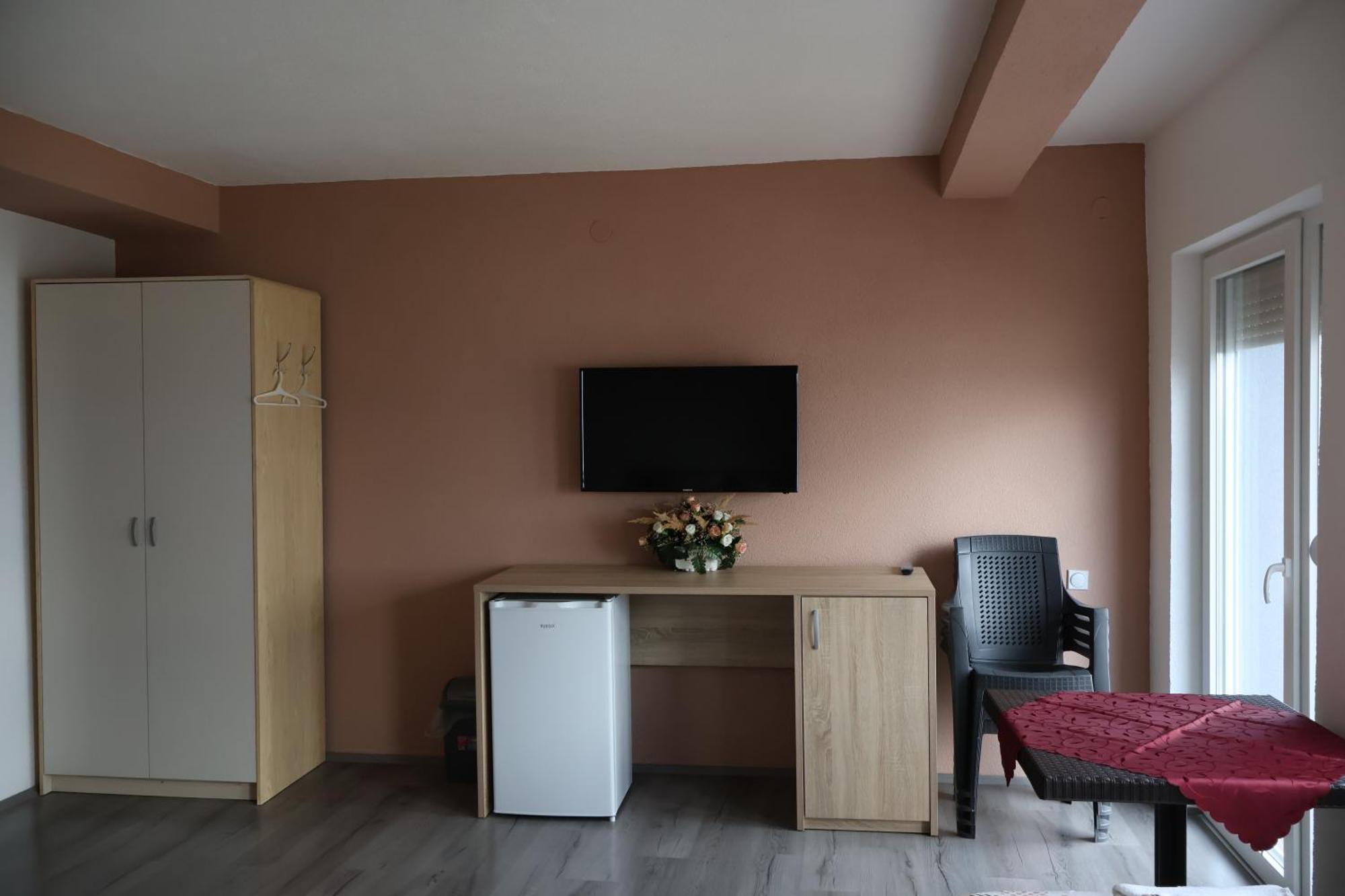 Ajkoski Apartments Pestani Kültér fotó
