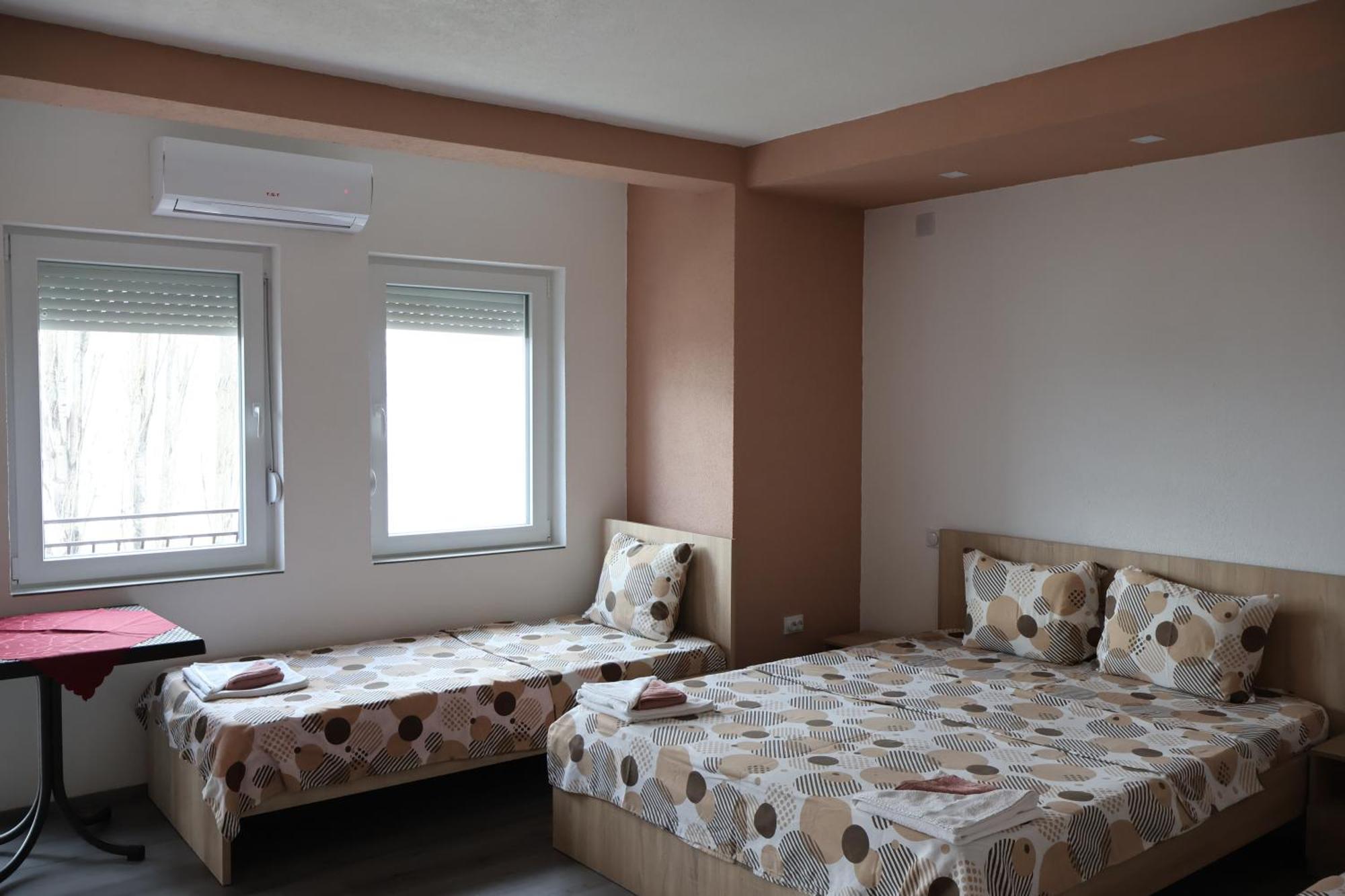 Ajkoski Apartments Pestani Kültér fotó